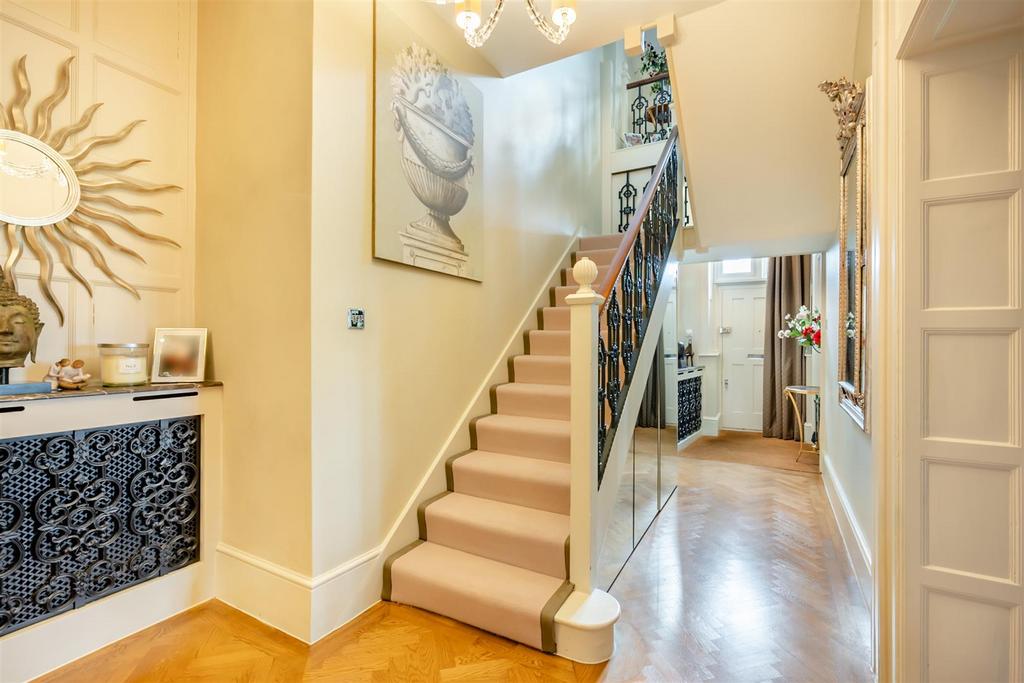 8588477-interior01.jpg
