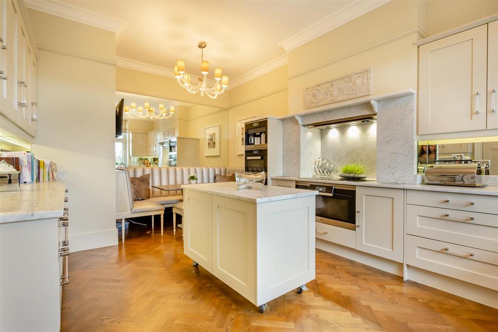 8588477-interior32.jpg
