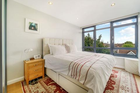 2 bedroom flat for sale, Larden Road, London W3