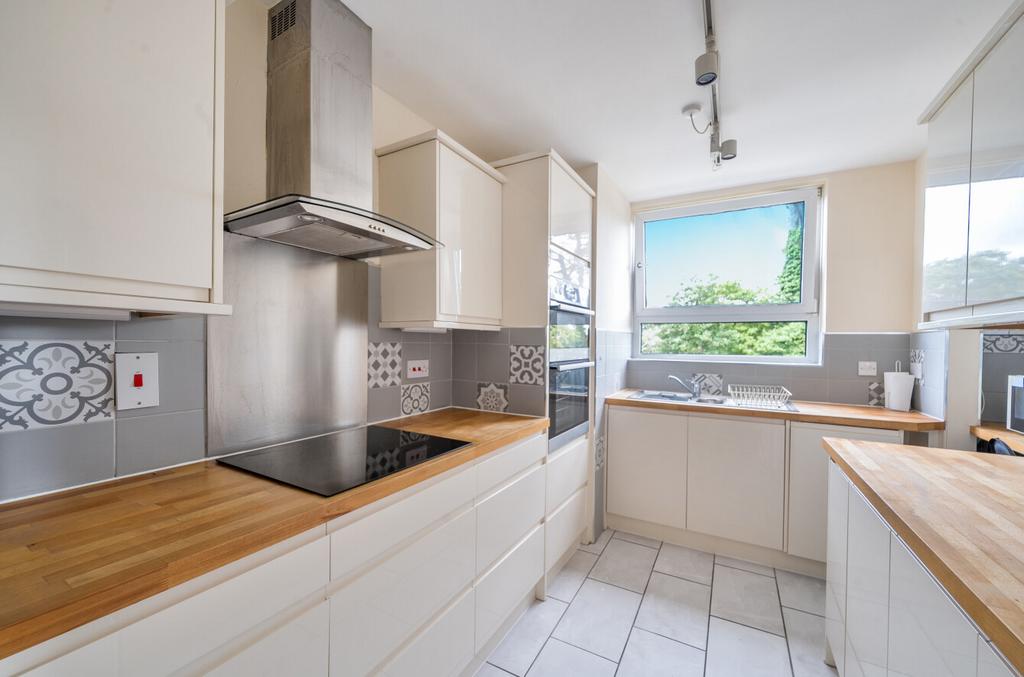 Apartment in Southampton - View 2