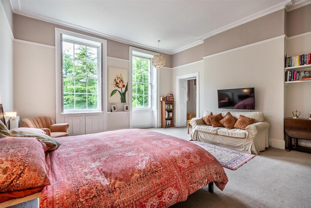8608621-interior34.jpg