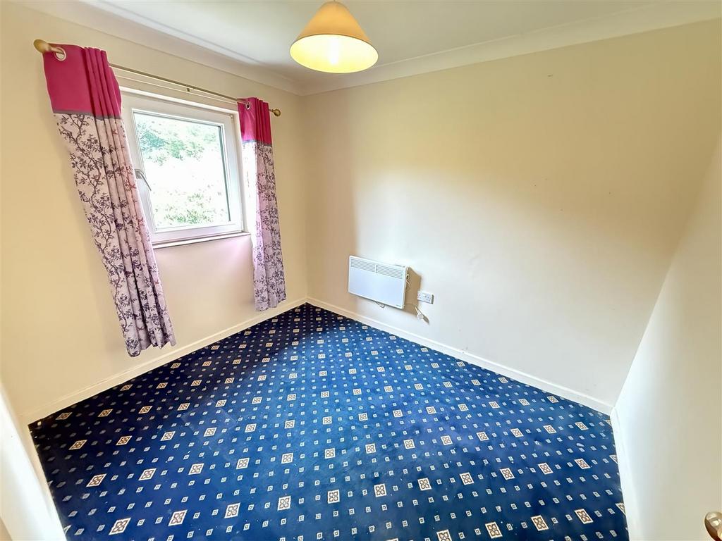 Bedroom 3/office