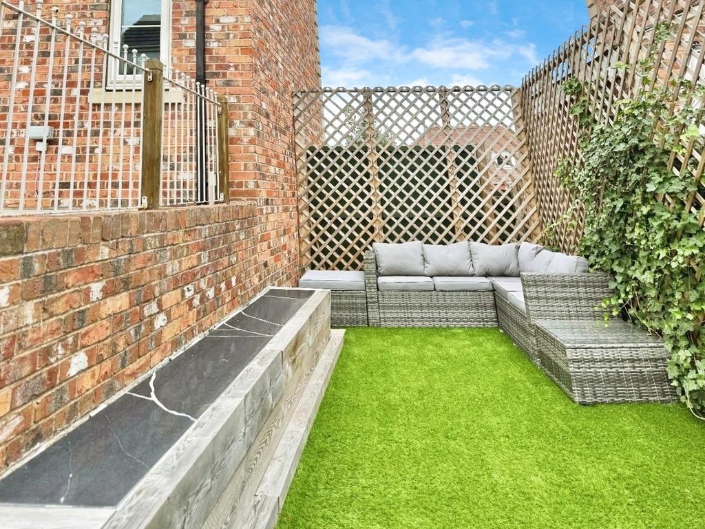 Pbox-garden-330911.jpg