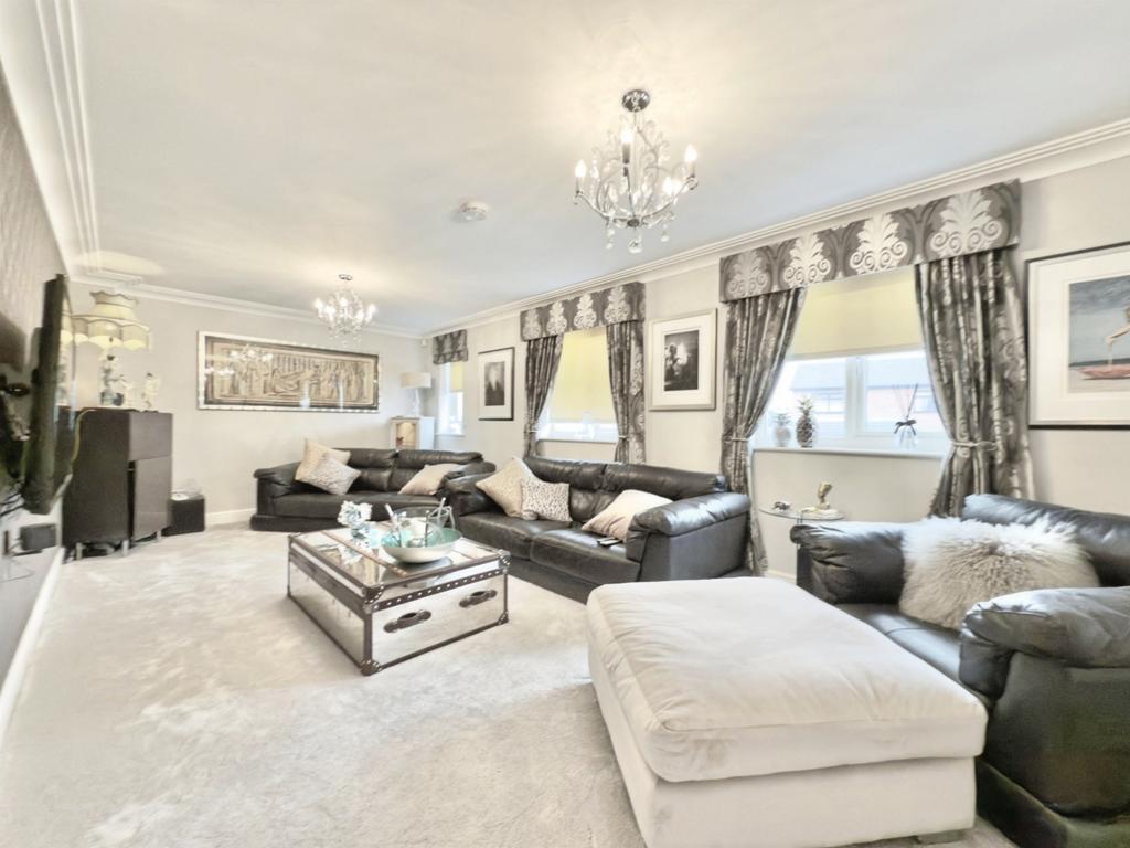 Pbox-living room-330911.jpg