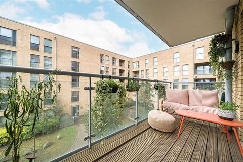 2 bedroom flat for sale, Loughborough Park, London SW9