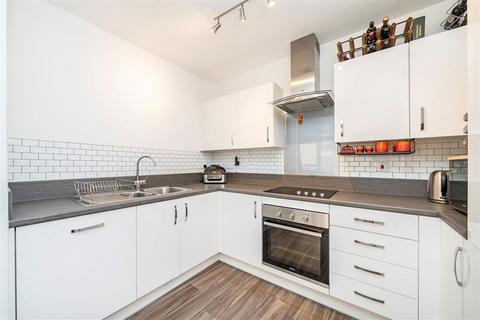 2 bedroom flat for sale, Loughborough Park, London SW9