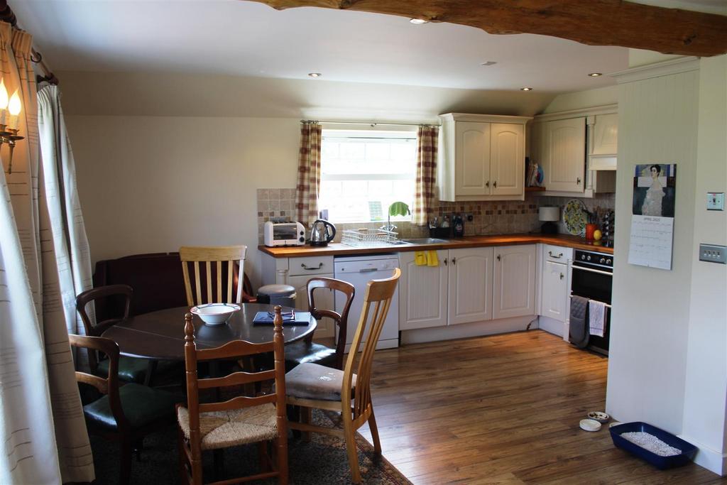 Living room/dining kitchen