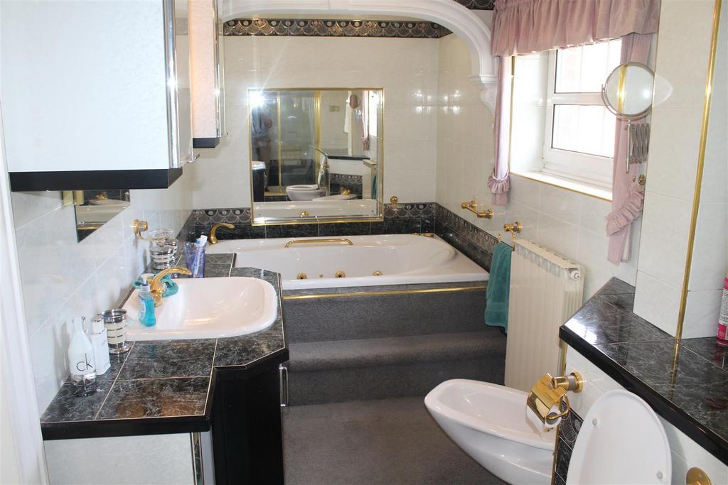 En suite bathroom