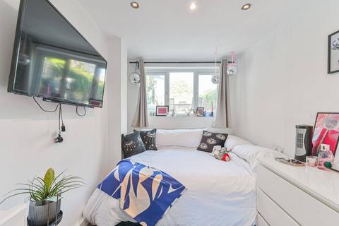 2 bedroom maisonette for sale, Ferndale Road,, Clapham North, London, SW4