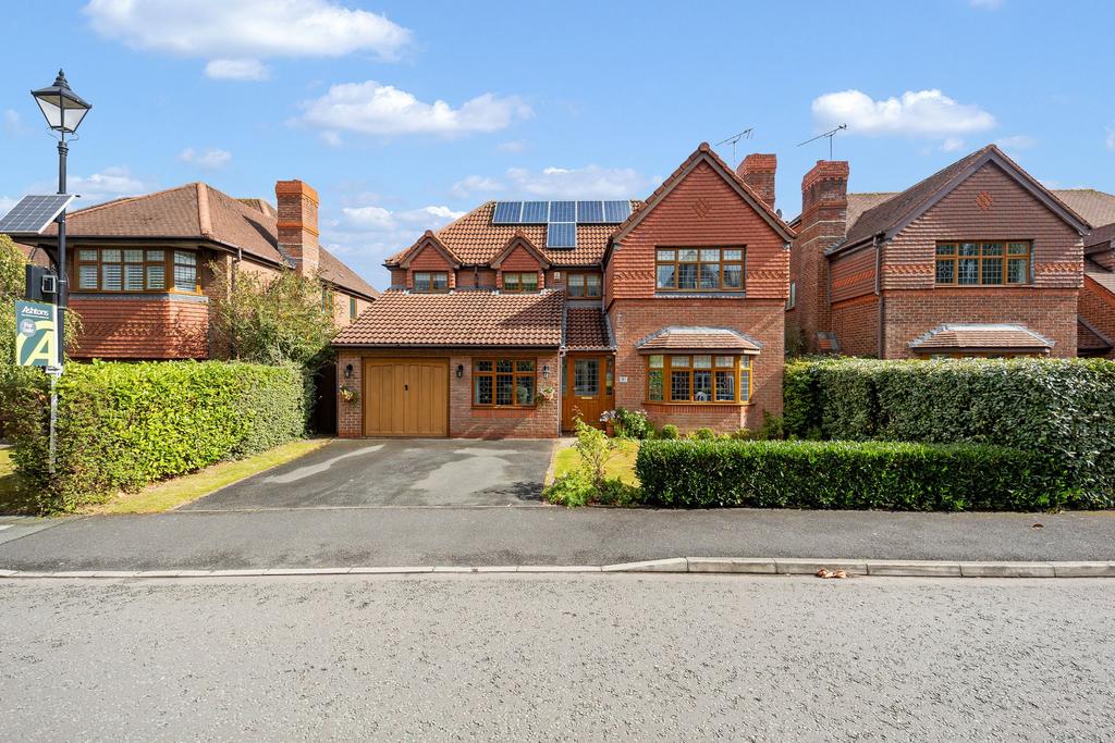 Upton Rocks Avenue, Widnes WA8 4 bed detached house for sale - £500,000