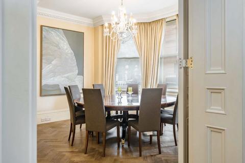 3 bedroom flat for sale, Cadogan Square, London SW1X