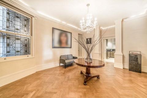 3 bedroom flat for sale, Cadogan Square, London SW1X