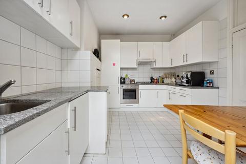 3 bedroom flat for sale, Riverview Gardens, London SW13