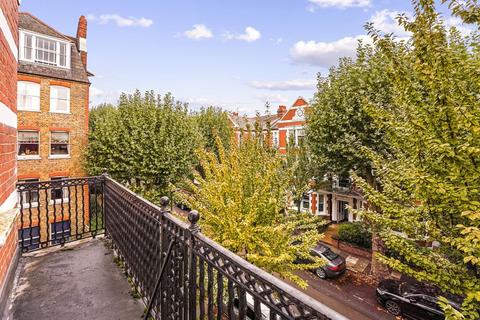 3 bedroom flat for sale, Riverview Gardens, London SW13