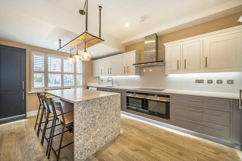 5 bedroom house to rent, Cagney Close, Sunbury-On-Thames TW16