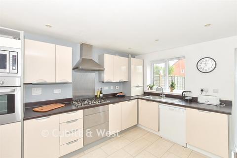 4 bedroom terraced house for sale, Grayrigg Road, Crawley, West Sussex