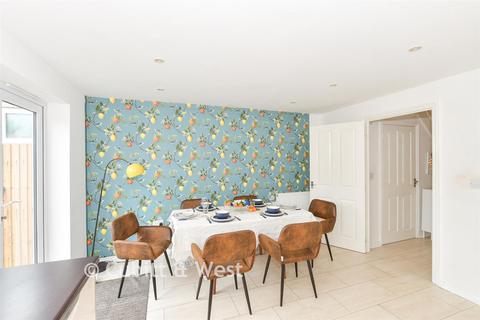 4 bedroom terraced house for sale, Grayrigg Road, Crawley, West Sussex