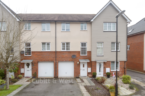 4 bedroom terraced house for sale, Grayrigg Road, Crawley, West Sussex