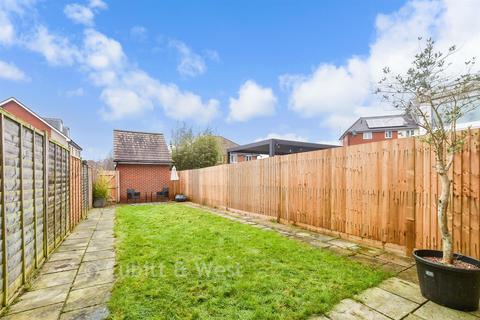 4 bedroom terraced house for sale, Grayrigg Road, Crawley, West Sussex
