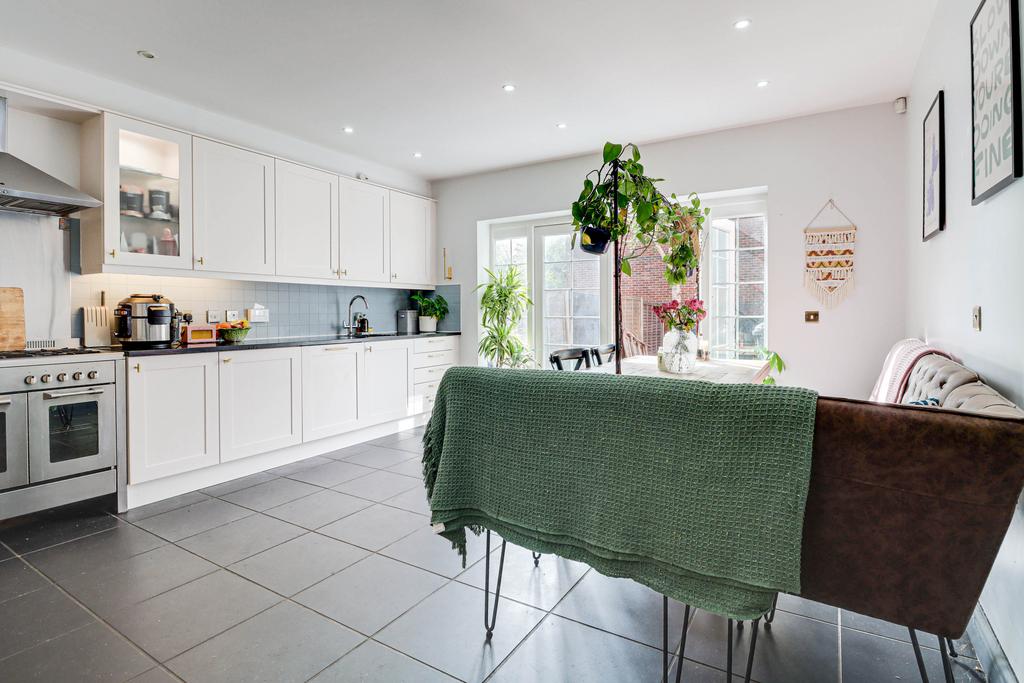 Kitchen/Dining