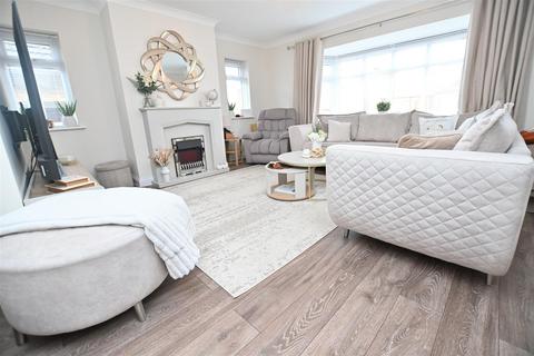 4 bedroom detached bungalow for sale, Clarendon Road, Canvey Island SS8