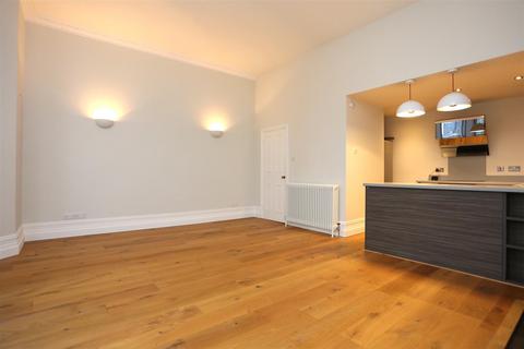 2 bedroom flat to rent, First Avenue, Hove