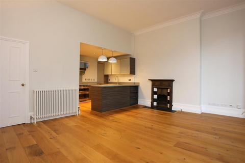 2 bedroom flat to rent, First Avenue, Hove