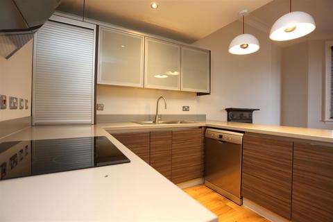 2 bedroom flat to rent, First Avenue, Hove