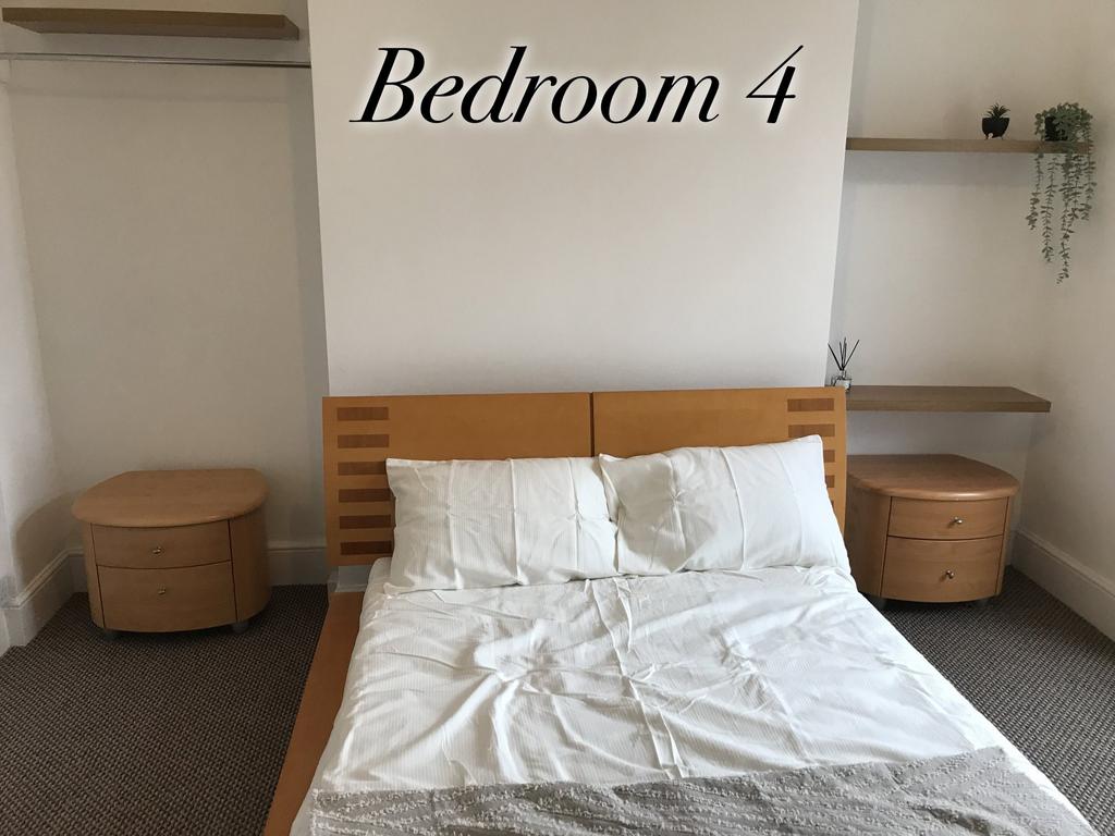 Room 4 (1)