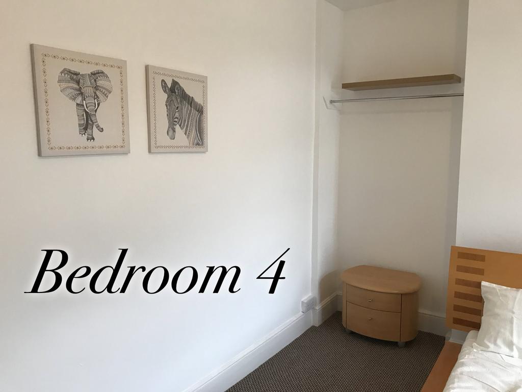 Room 4 (2)
