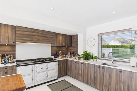 4 bedroom detached house for sale, St Mary