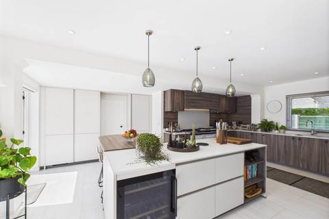 4 bedroom detached house for sale, St Mary