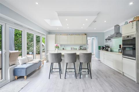 34 North View Crescent, Epsom, KT18 5UR