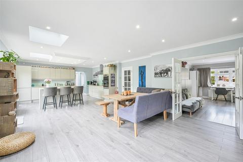 34 North View Crescent, Epsom, KT18 5UR