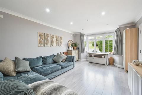 34 North View Crescent, Epsom, KT18 5UR