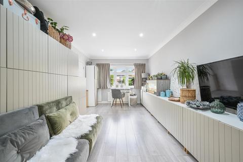 34 North View Crescent, Epsom, KT18 5UR