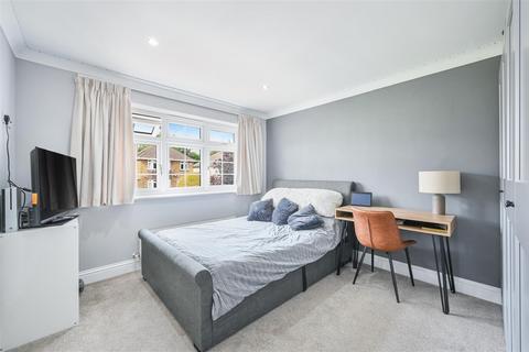 34 North View Crescent, Epsom, KT18 5UR