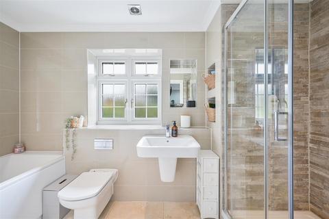 34 North View Crescent, Epsom, KT18 5UR