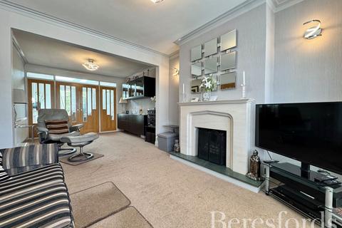 3 bedroom semi-detached house for sale, Albany Road, Hornchurch, RM12
