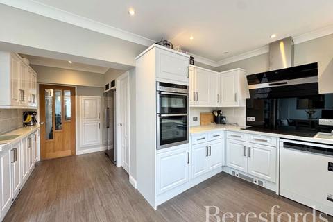 3 bedroom semi-detached house for sale, Albany Road, Hornchurch, RM12
