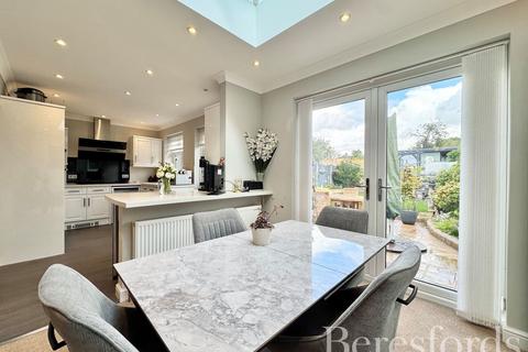 3 bedroom semi-detached house for sale, Albany Road, Hornchurch, RM12