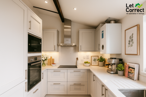 4 bedroom maisonette to rent, Park Street, Colnbrook SL3