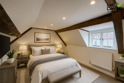 4 bedroom maisonette to rent, Park Street, Colnbrook SL3