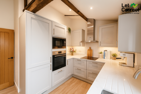 4 bedroom maisonette to rent, Park Street, Colnbrook SL3