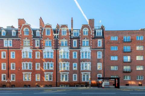 3 bedroom flat to rent, Sloane Court East, London SW3