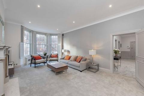 3 bedroom flat to rent, Sloane Court East, London SW3