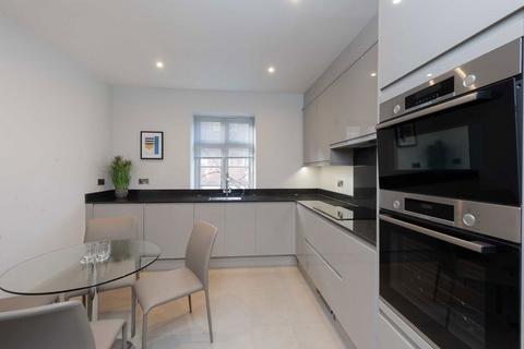 3 bedroom flat to rent, Sloane Court East, London SW3