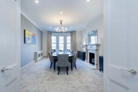 3 bedroom flat to rent, Sloane Court East, London SW3
