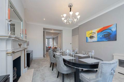 3 bedroom flat to rent, Sloane Court East, London SW3