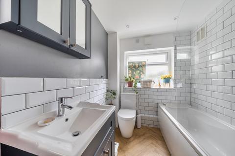 88b Penge Road, London, SE20 7UL